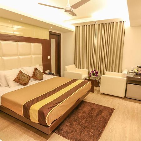 Fabhotel Red Leaf Mall Road Mussoorie Exterior photo